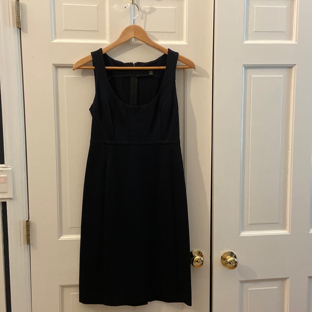 Banana republic black sleeveless dress size 2 good condition